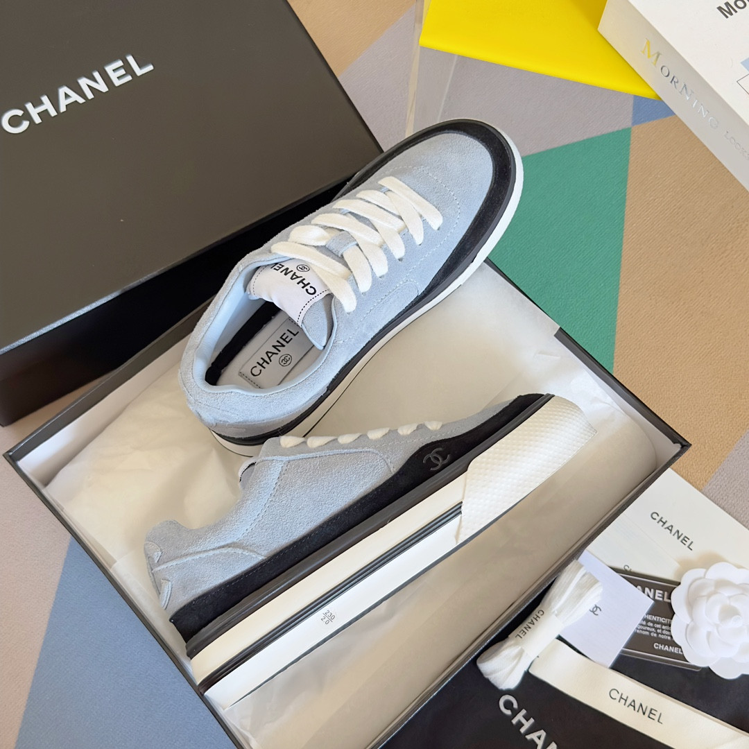 UA Ch**el SNEAKER