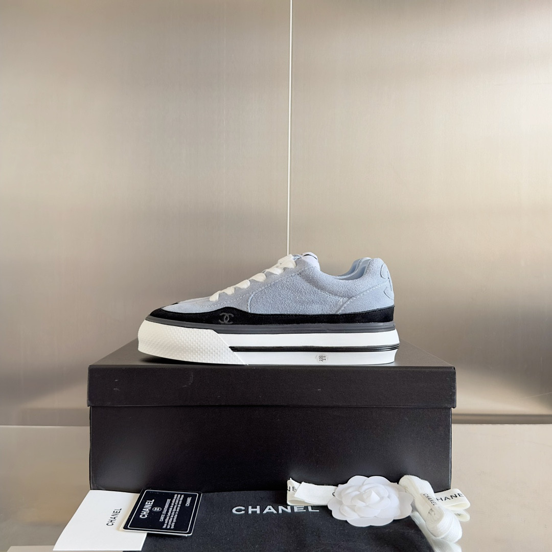 UA Ch**el SNEAKER