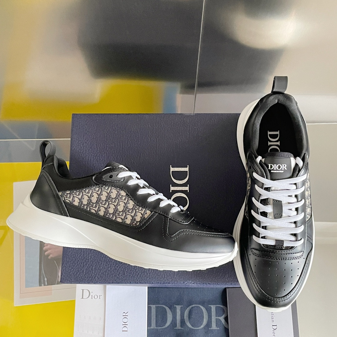 UA D10r B25 Runner Sneaker