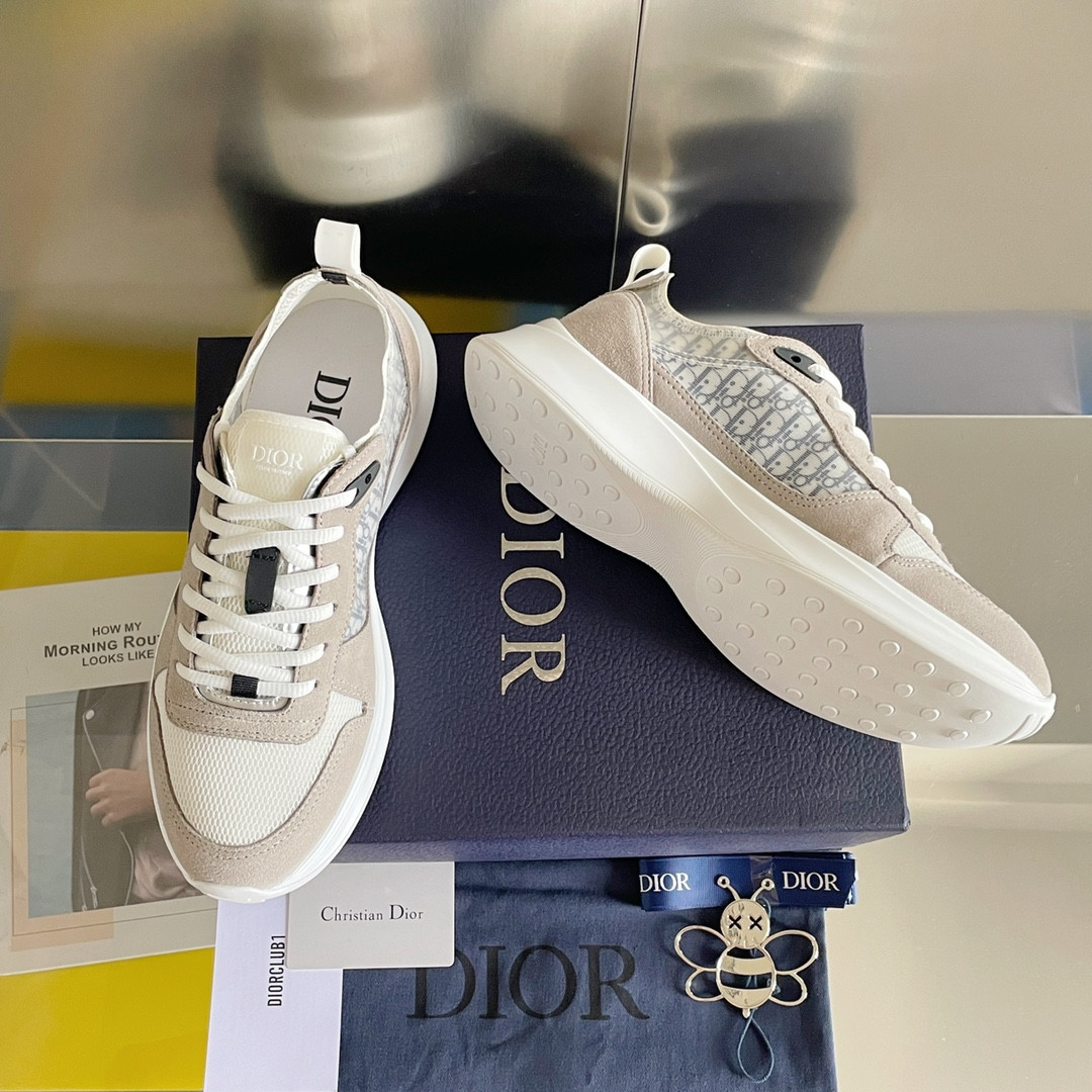 UA D10r B25 Runner Sneaker