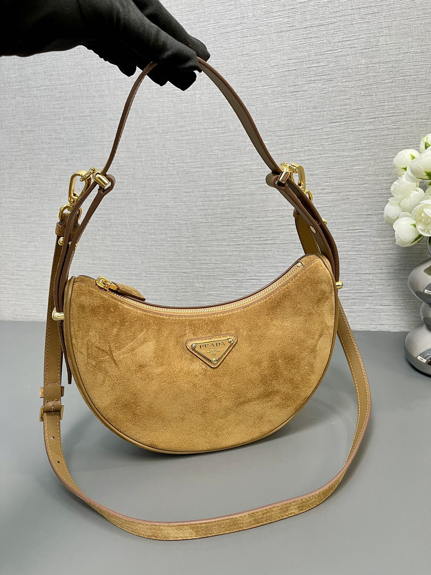 Pra*a Arqué suede shoulder bag 22.5x18.5x6.5cm