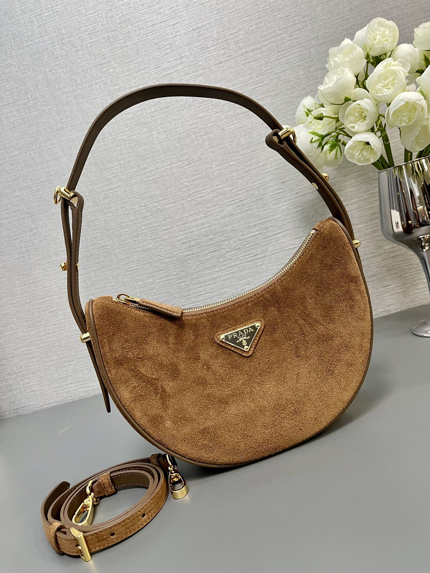 Pra*a Arqué suede shoulder bag 22.5x18.5x6.5cm