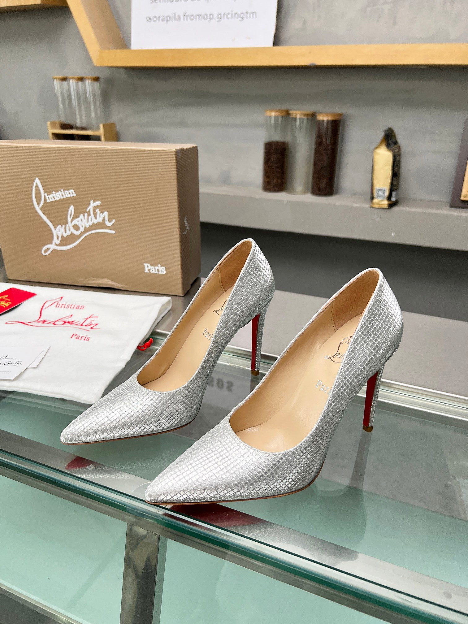 ua chr1st1an louboutin cl red-botT0m shoes