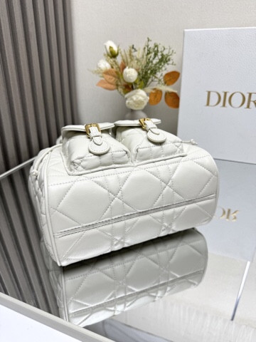 D10r Caro Backpack Medium 23 x 26.7 x 12.5 cm