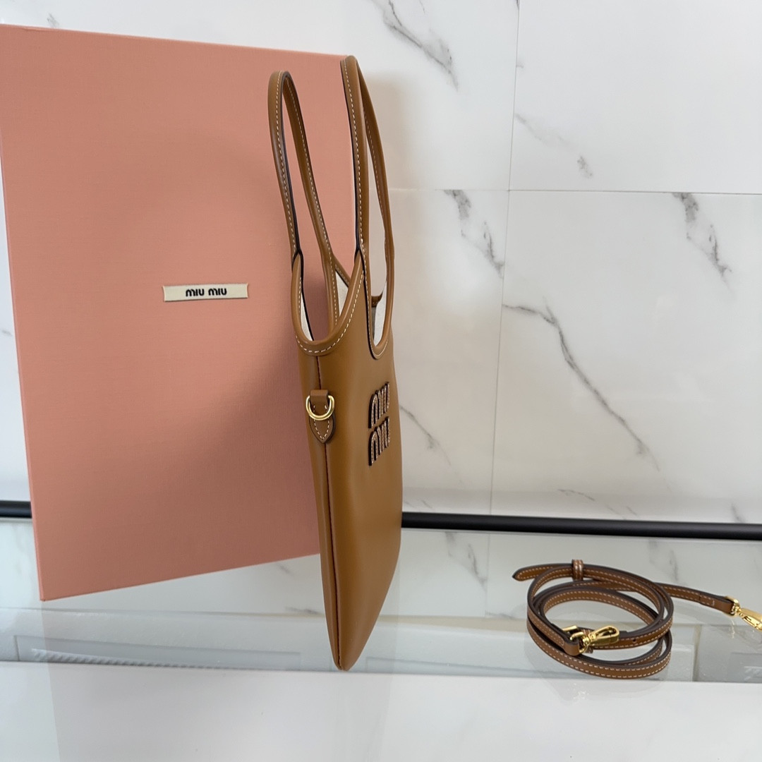 M1v M1v ivy leather handbag 20x 24 cm