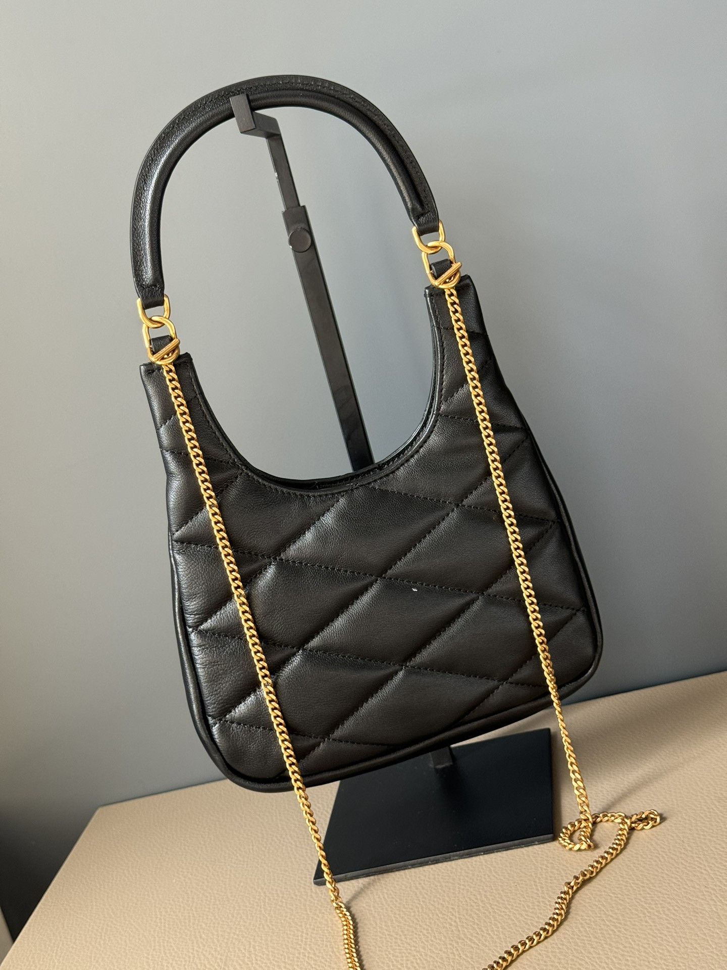 Y51 SADE hobo in lambskin 19 X 21 X 4 CM