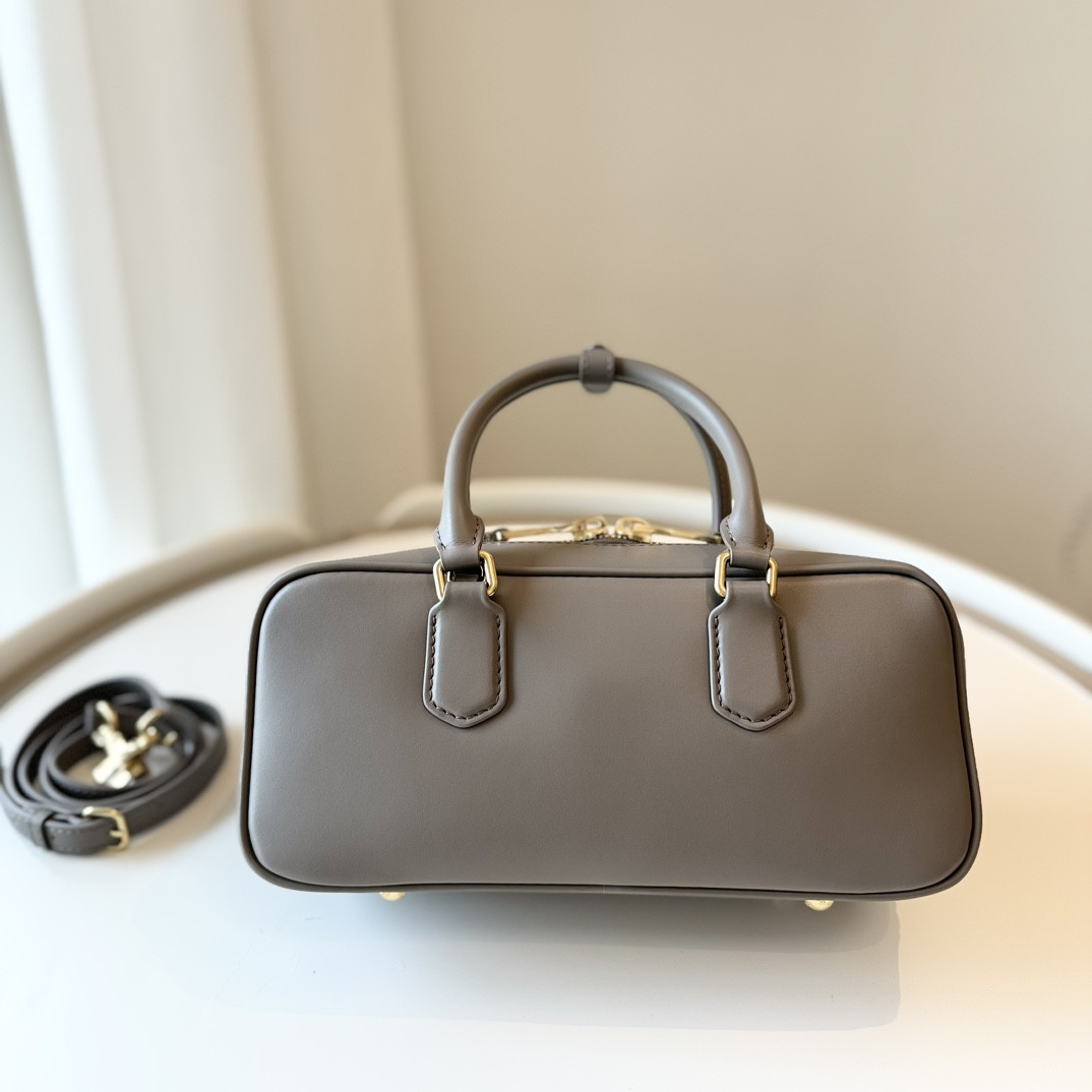 M1v M1v arcadie leather bag 12x27x9cm