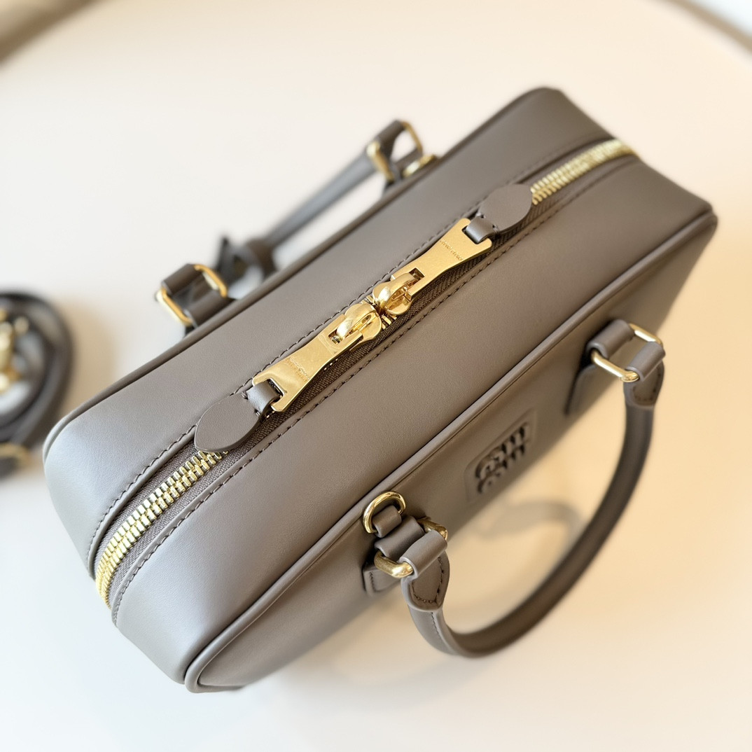 M1v M1v arcadie leather bag 12x27x9cm