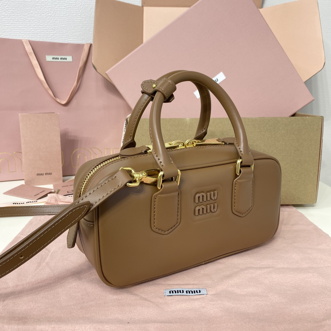 M1v M1v arcadie leather bag 10.5x22x7.5cm