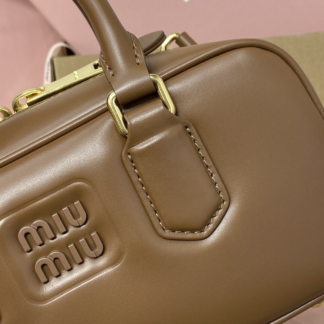 M1v M1v arcadie leather bag 10.5x22x7.5cm