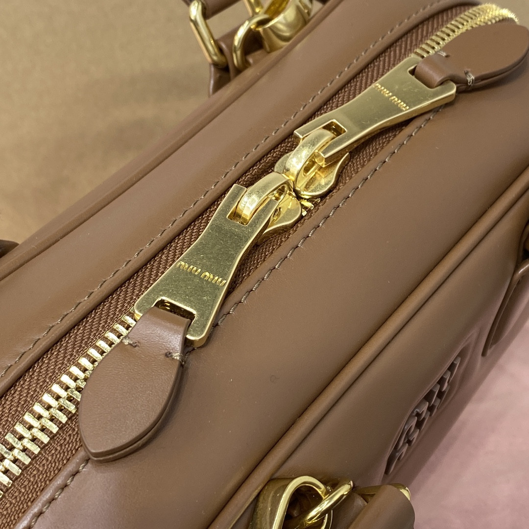 M1v M1v arcadie leather bag 10.5x22x7.5cm