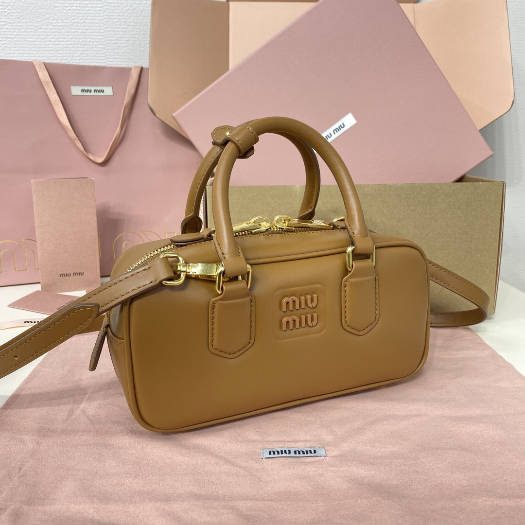 M1v M1v arcadie leather bag 10.5x22x7.5cm