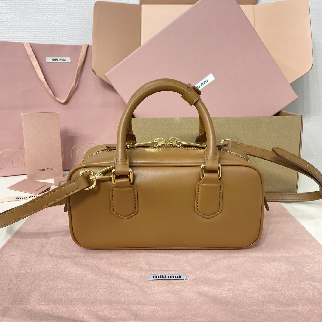 M1v M1v arcadie leather bag 10.5x22x7.5cm