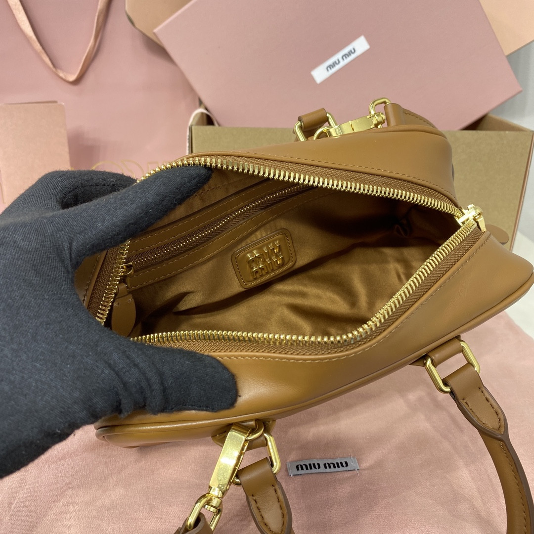 M1v M1v arcadie leather bag 10.5x22x7.5cm