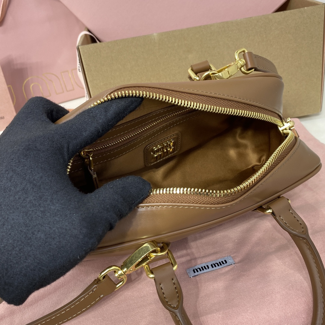 M1v M1v arcadie leather bag 10.5x22x7.5cm