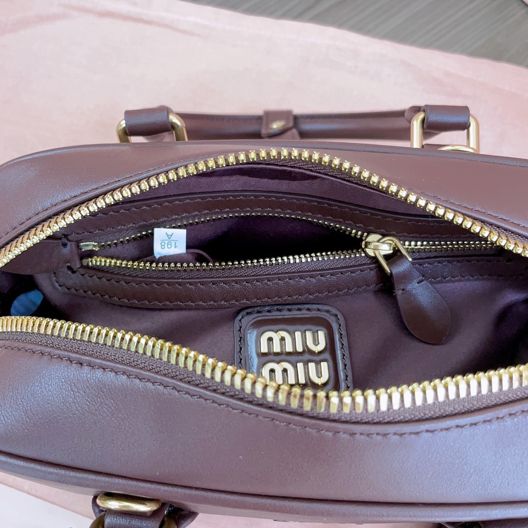 M1v M1v arcadie leather bag 10.5x22x7.5cm
