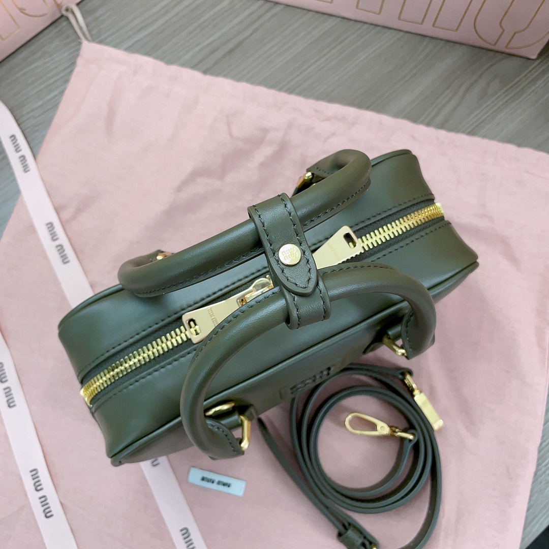 M1v M1v arcadie leather bag 10.5x22x7.5cm