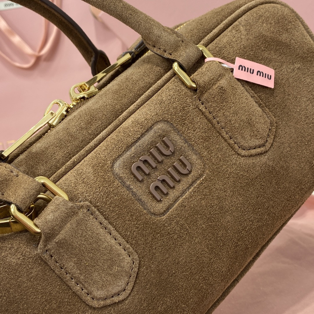 M1v M1v arcadie padded suede top-handle bag 12x27x9cm