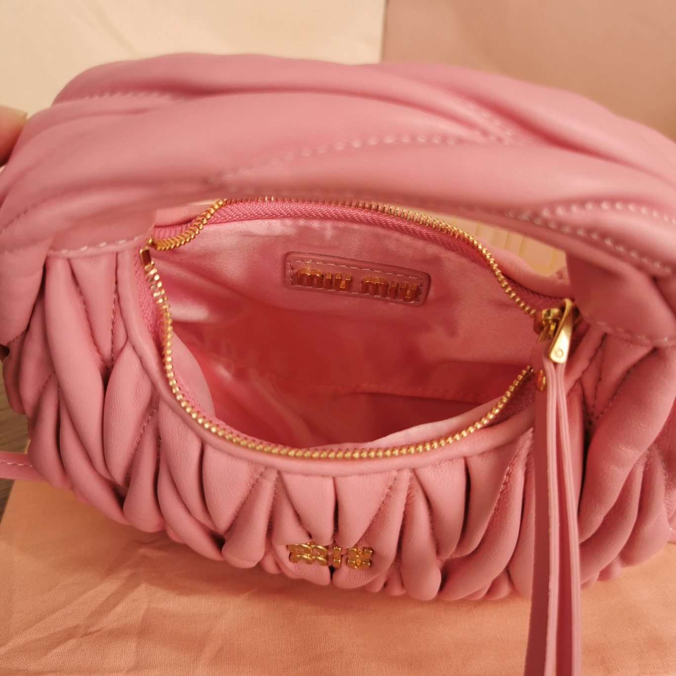 M1v M1v wander matelassé nappa leather hobo mini-bag 14x17.5x5.5cm