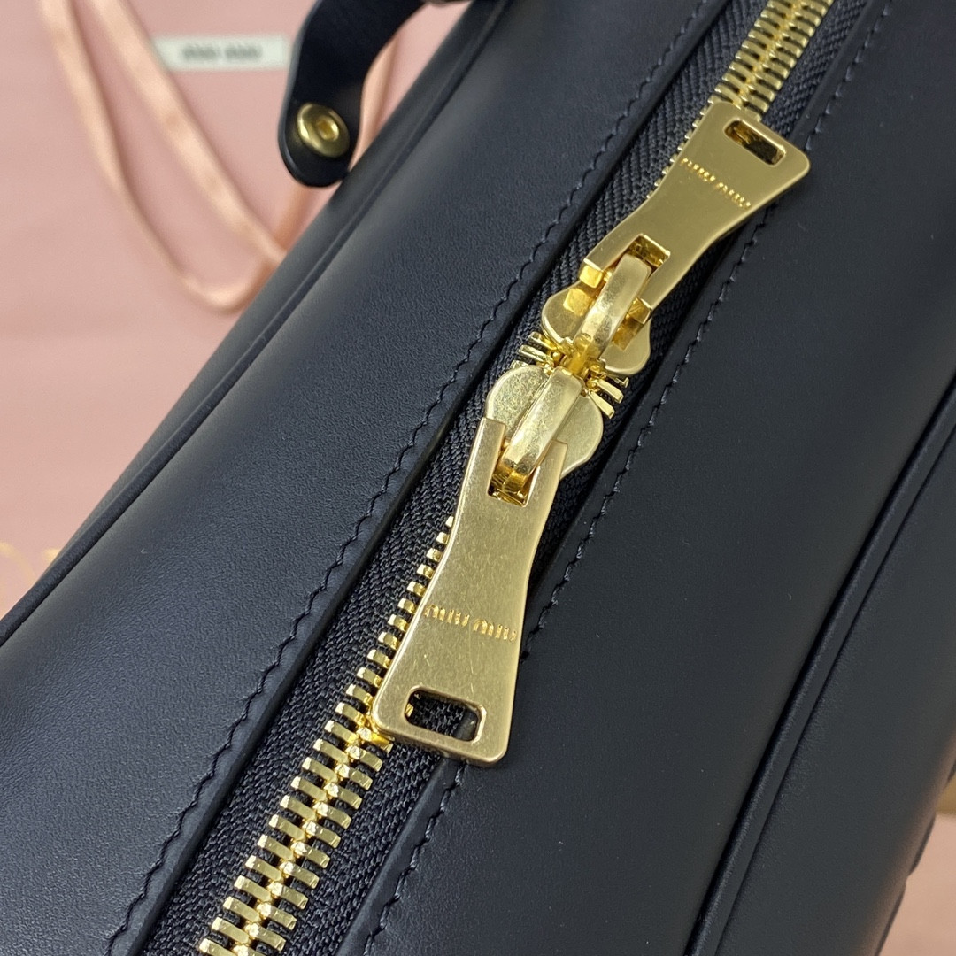 M1v M1v leather beau bag 23x34x10cm