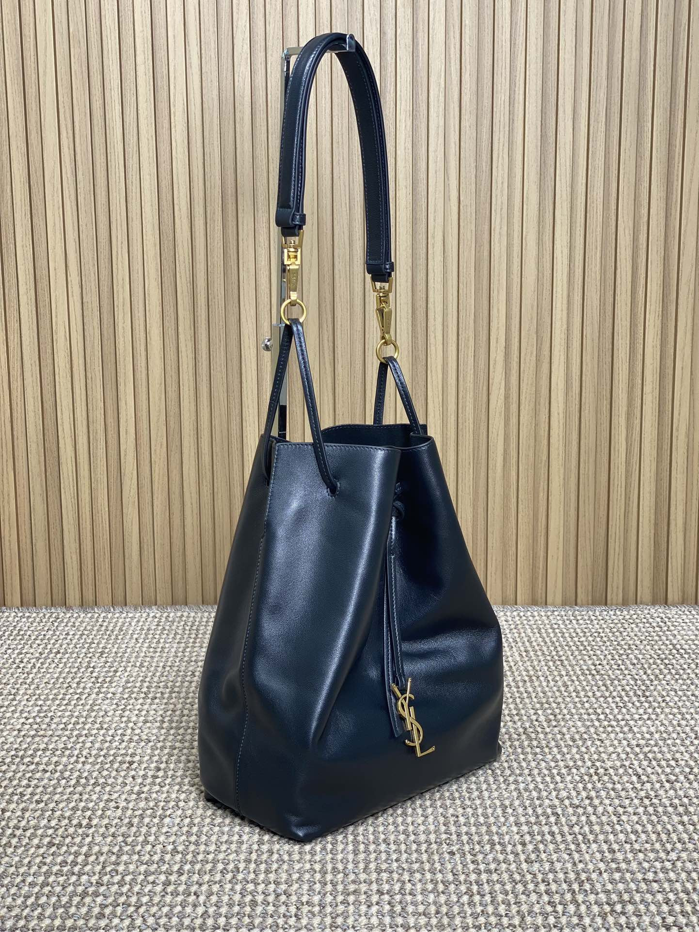 Y51 PARIS VII pochon in lambskin 24X30X12cm