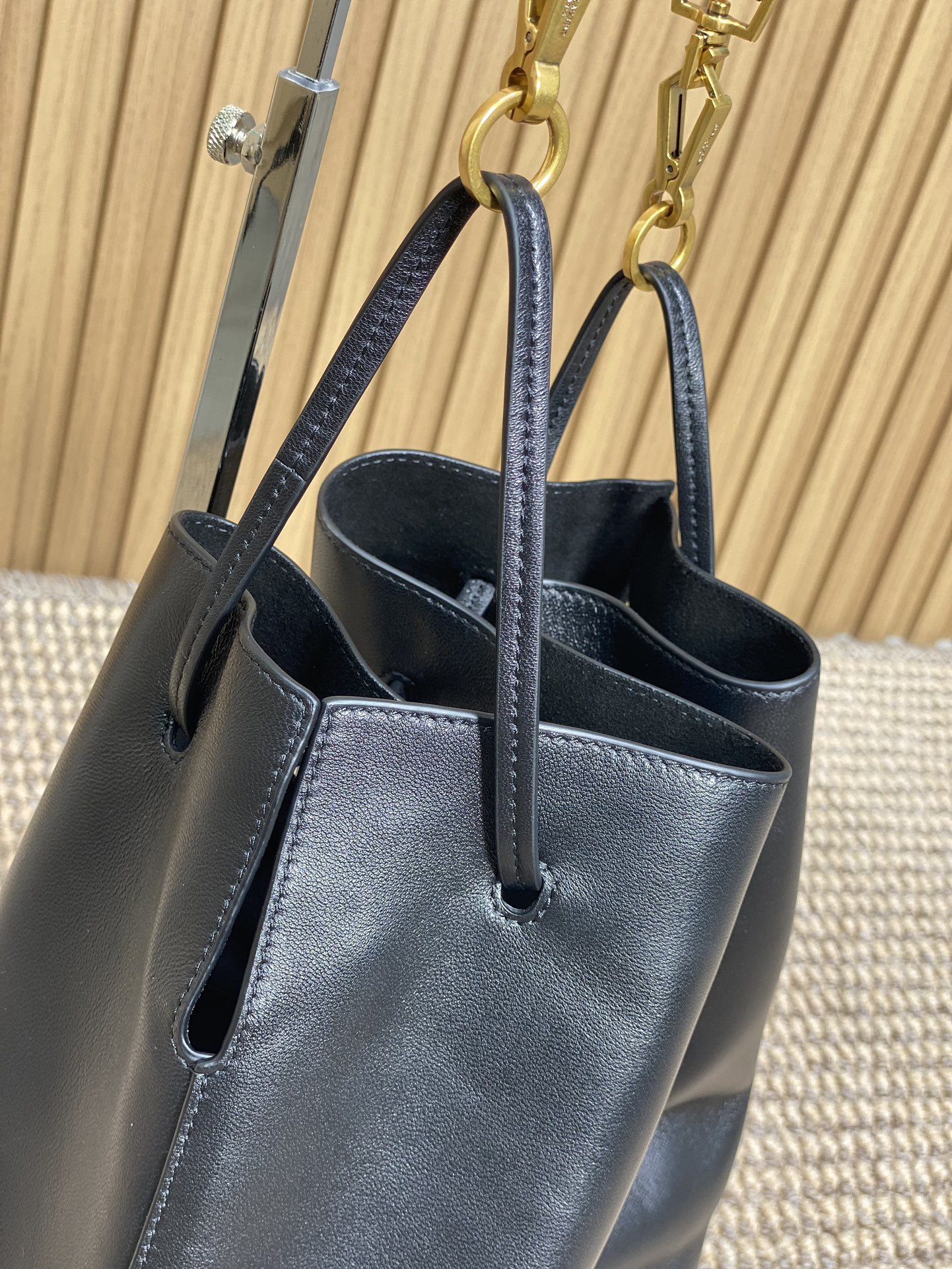 Y51 PARIS VII pochon in lambskin 24X30X12cm
