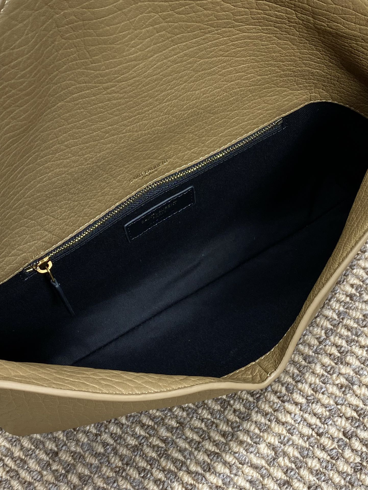 Y51 CASSANDRE large envelope pouch in lambskin 29.5x18x4.5cm
