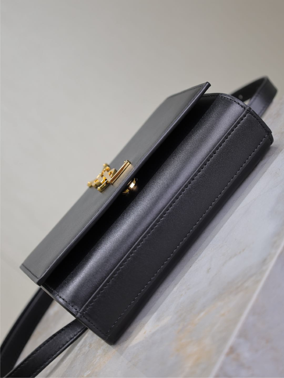 Y51 kate belt bag in grain de poudre-embossed leather 18x12x4.5cm