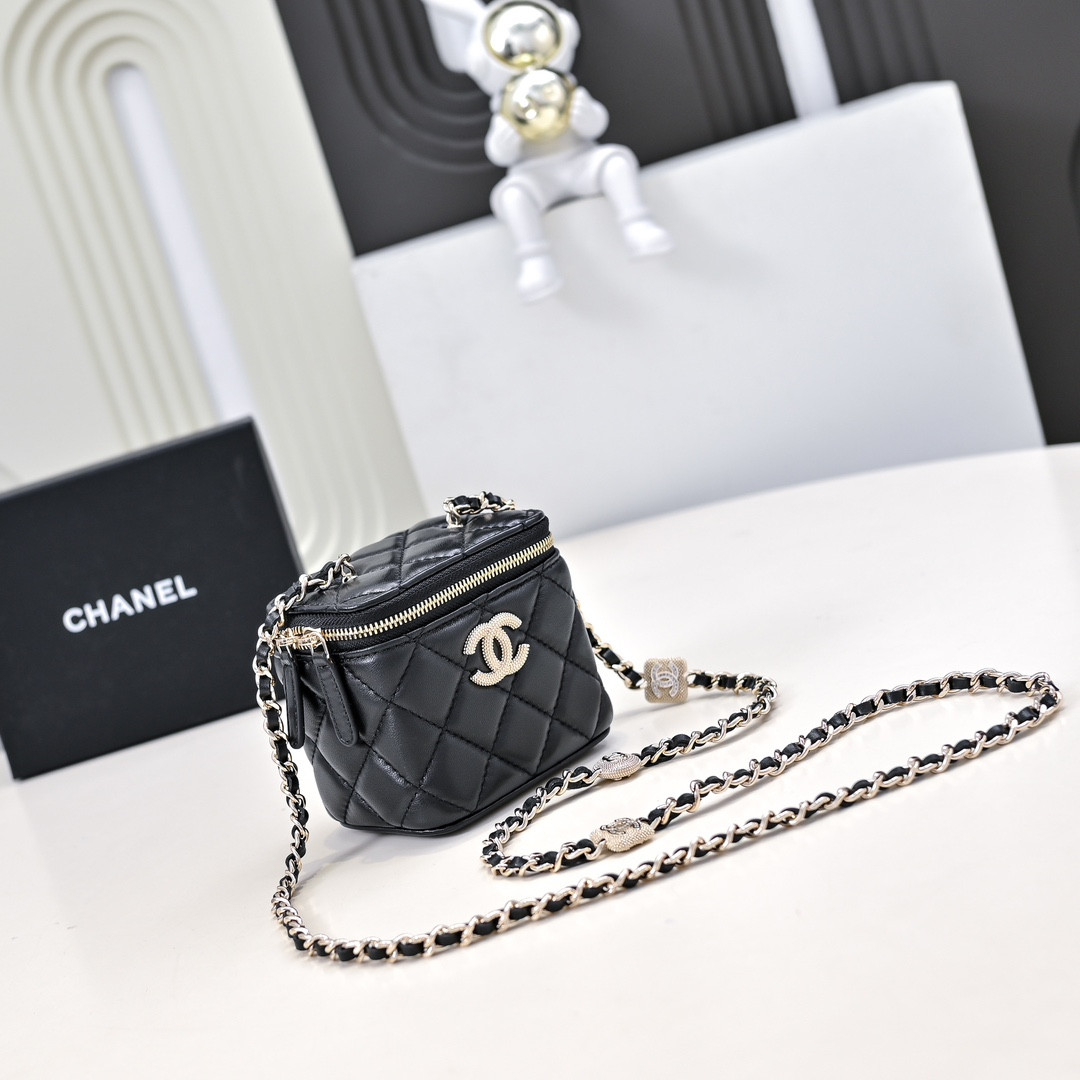 Ch**el SMALL VANITY WITH CHAIN 11x8.5x7cm
