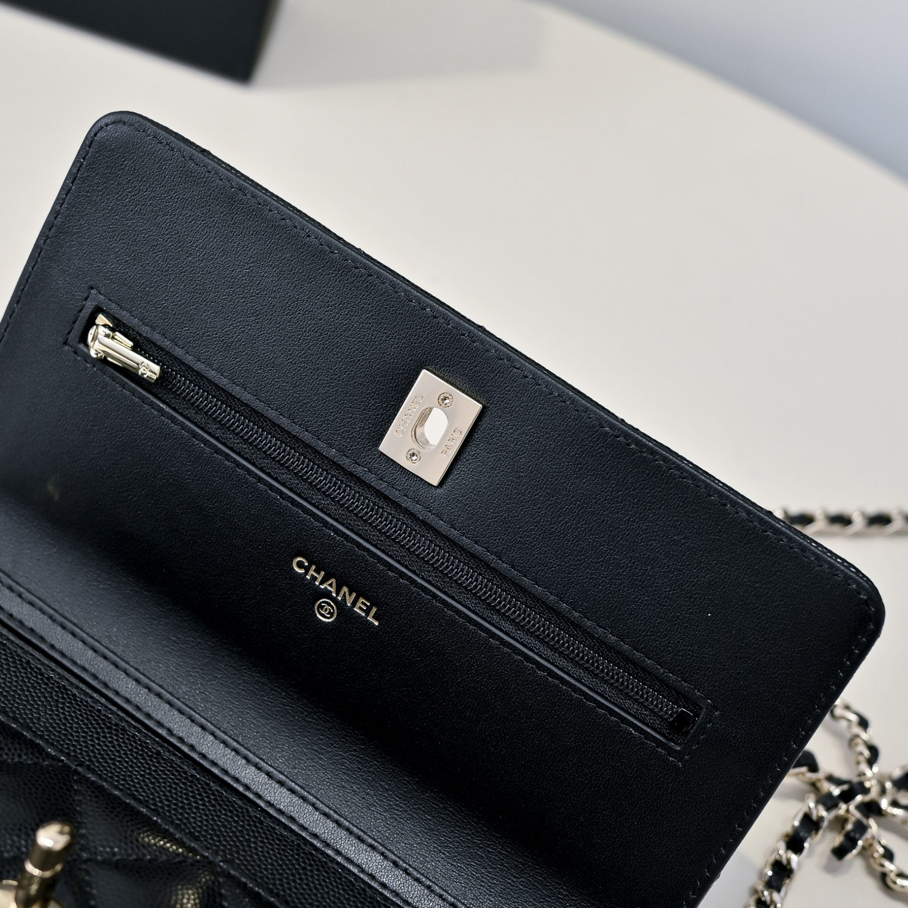 Ch**el WOC CLASSIC WALLET ON CHAIN 12.3x19.2x3.5cm