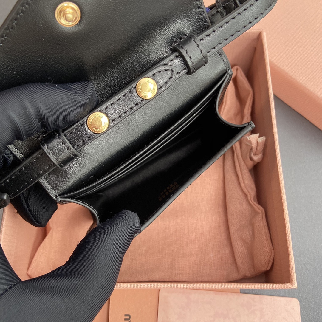 M1v M1v leather shoulder wallet 8.5x10.5x2cm