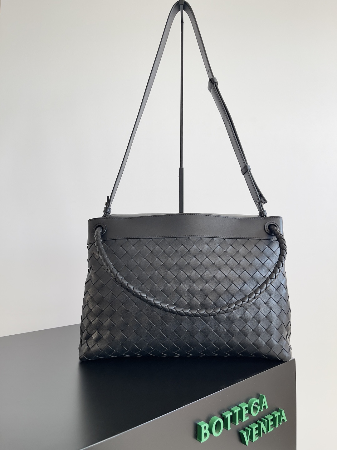 B0tt*ga Ven*ta Medium Andiamo Messenger 37x26x13cm