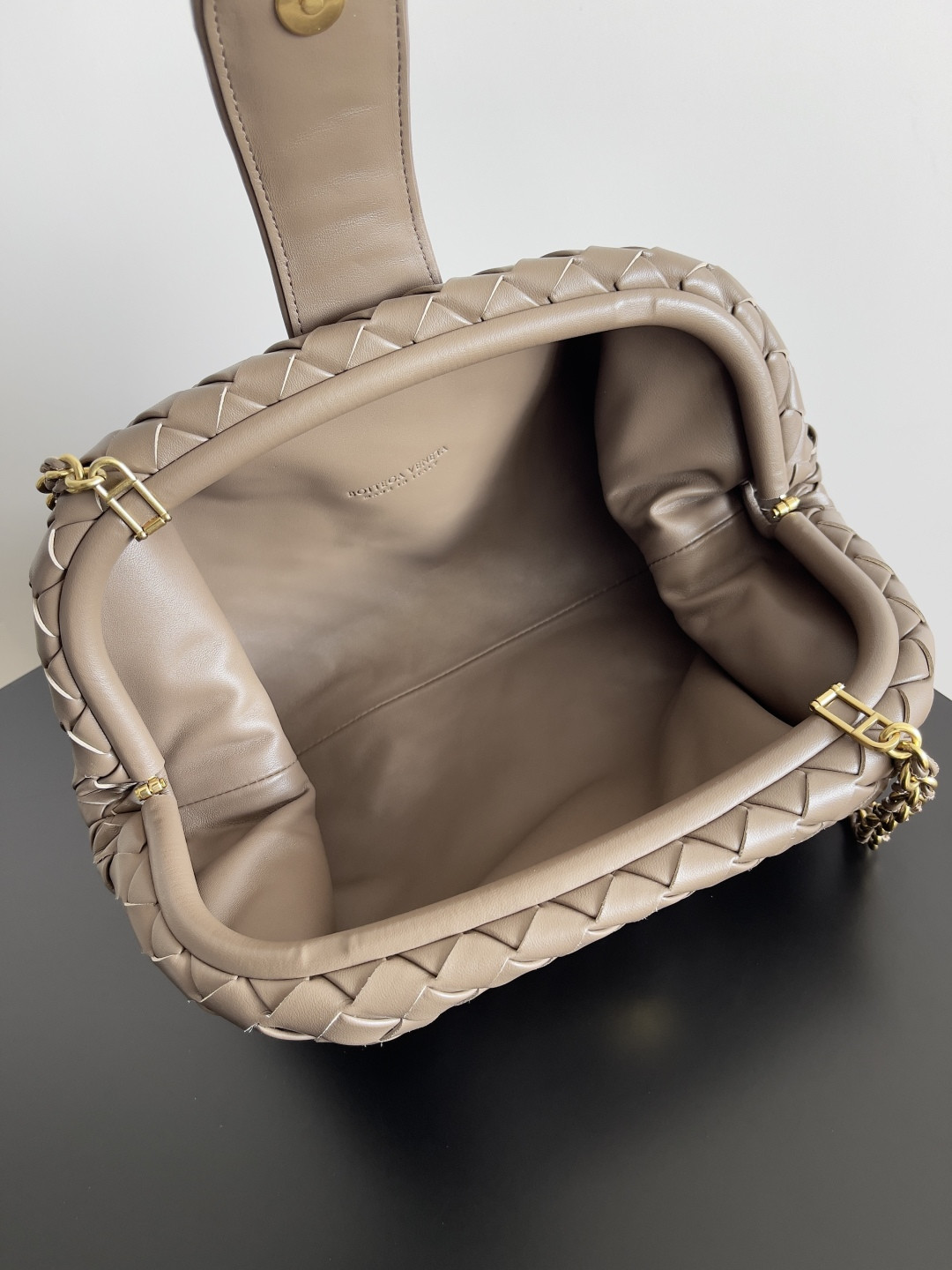B0tt*ga Ven*ta  LAUREN  CLUTCH Andiamo Parachute  31x16.5x11cm