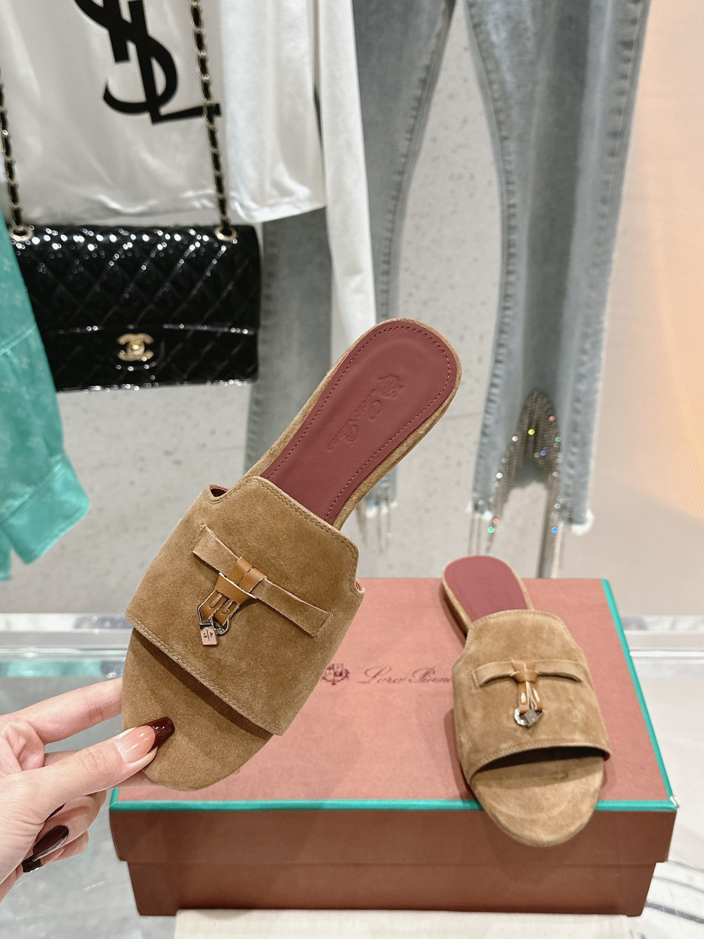 UA L0r0 P1ana Summer Charms Sandal