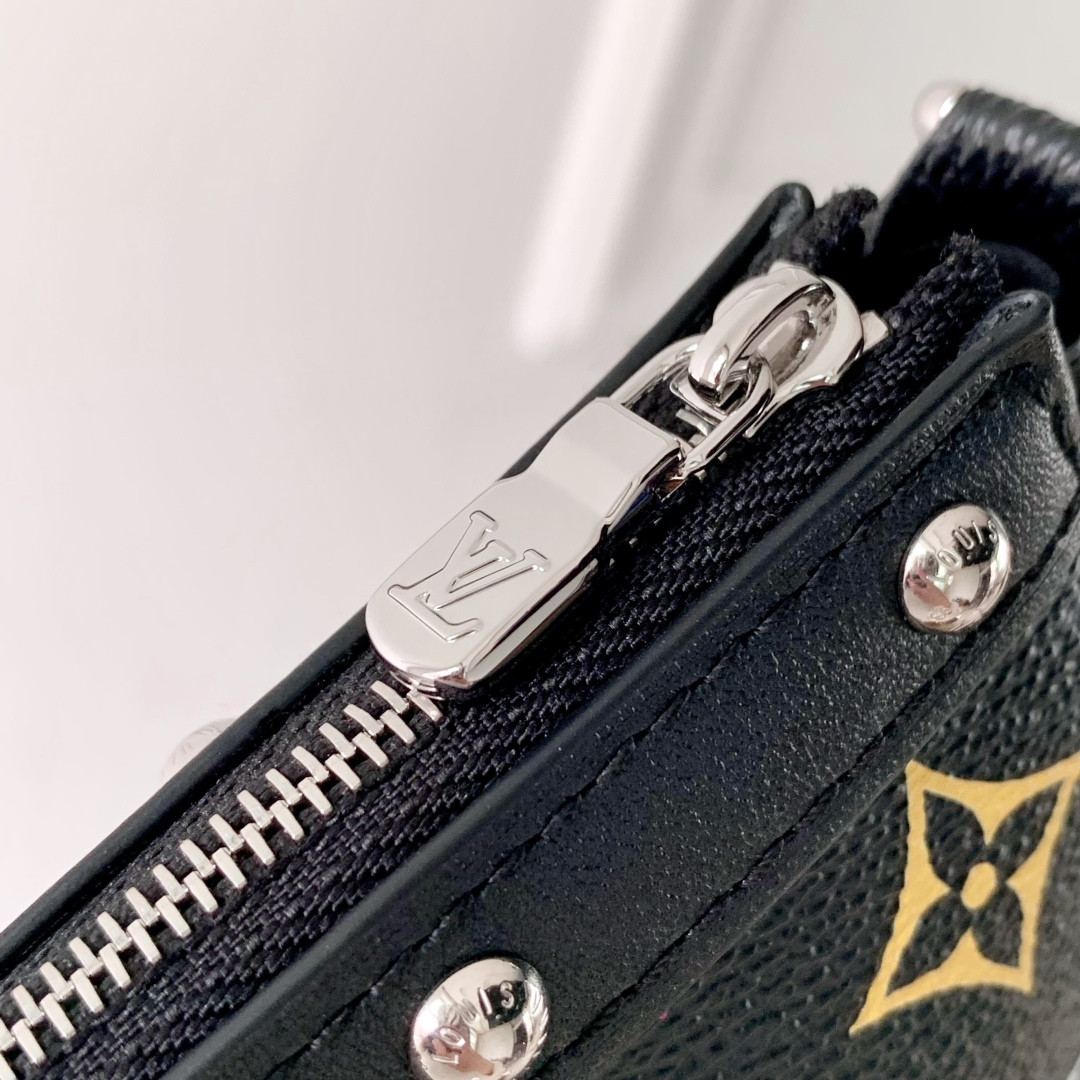 LV x TM Pochette Accessoires M13663 22x13x4cm