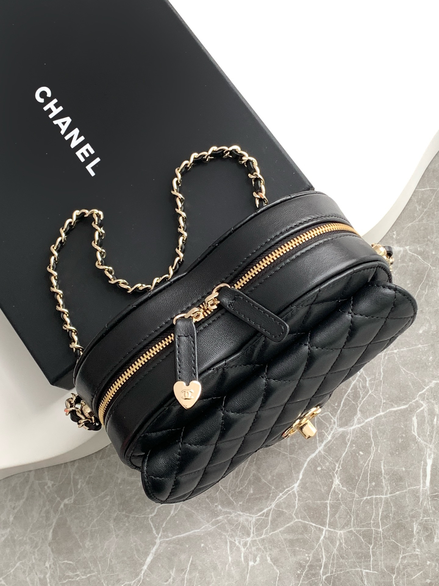Ch**el 22cc Love Bag AS3191 18x16.5x6.5cm