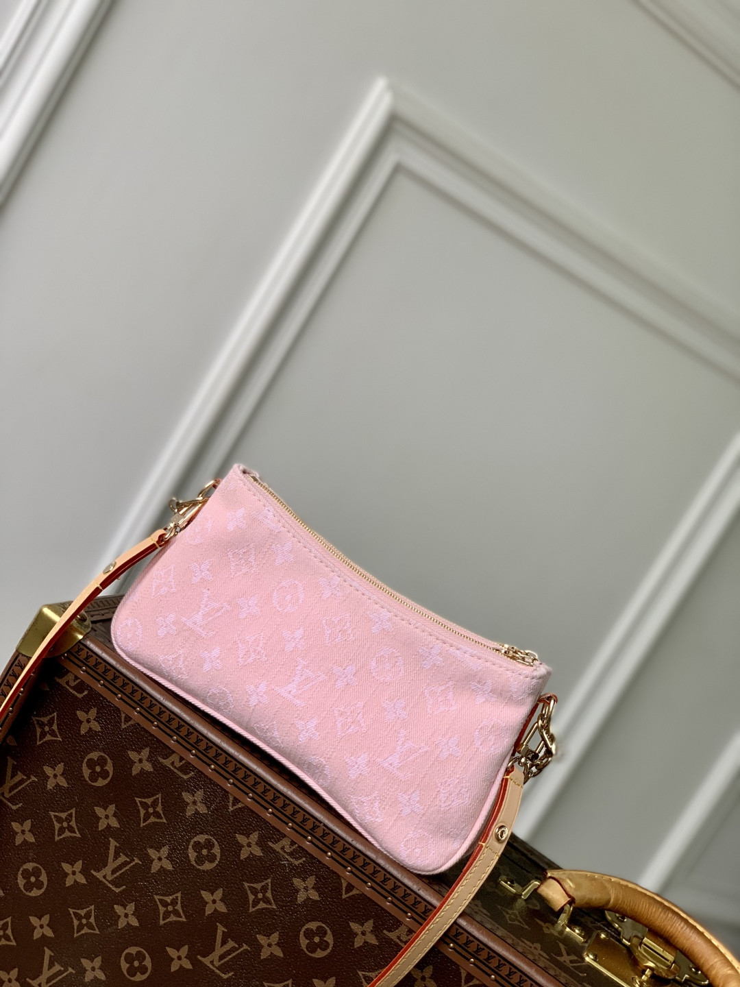 LV Pochette Live M14159 24.5 x 13.5 x 6.5 cm