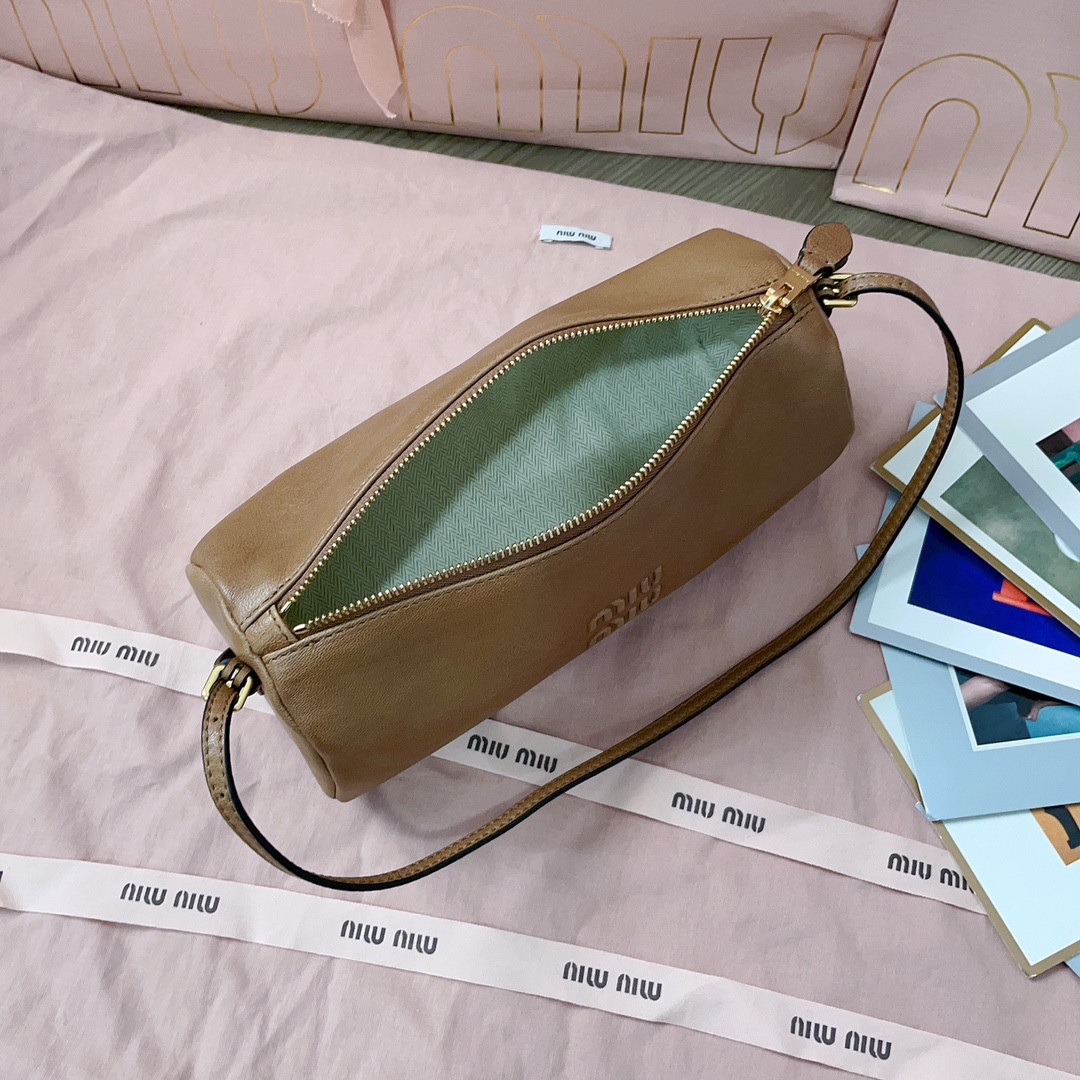 M1v M1v nappa leather pouch 22x9x9cm
