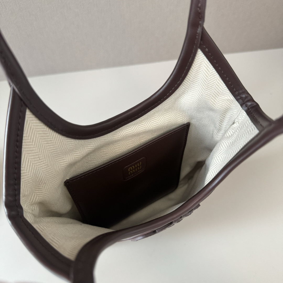 M1v M1v ivy leather handbag 24x20cm