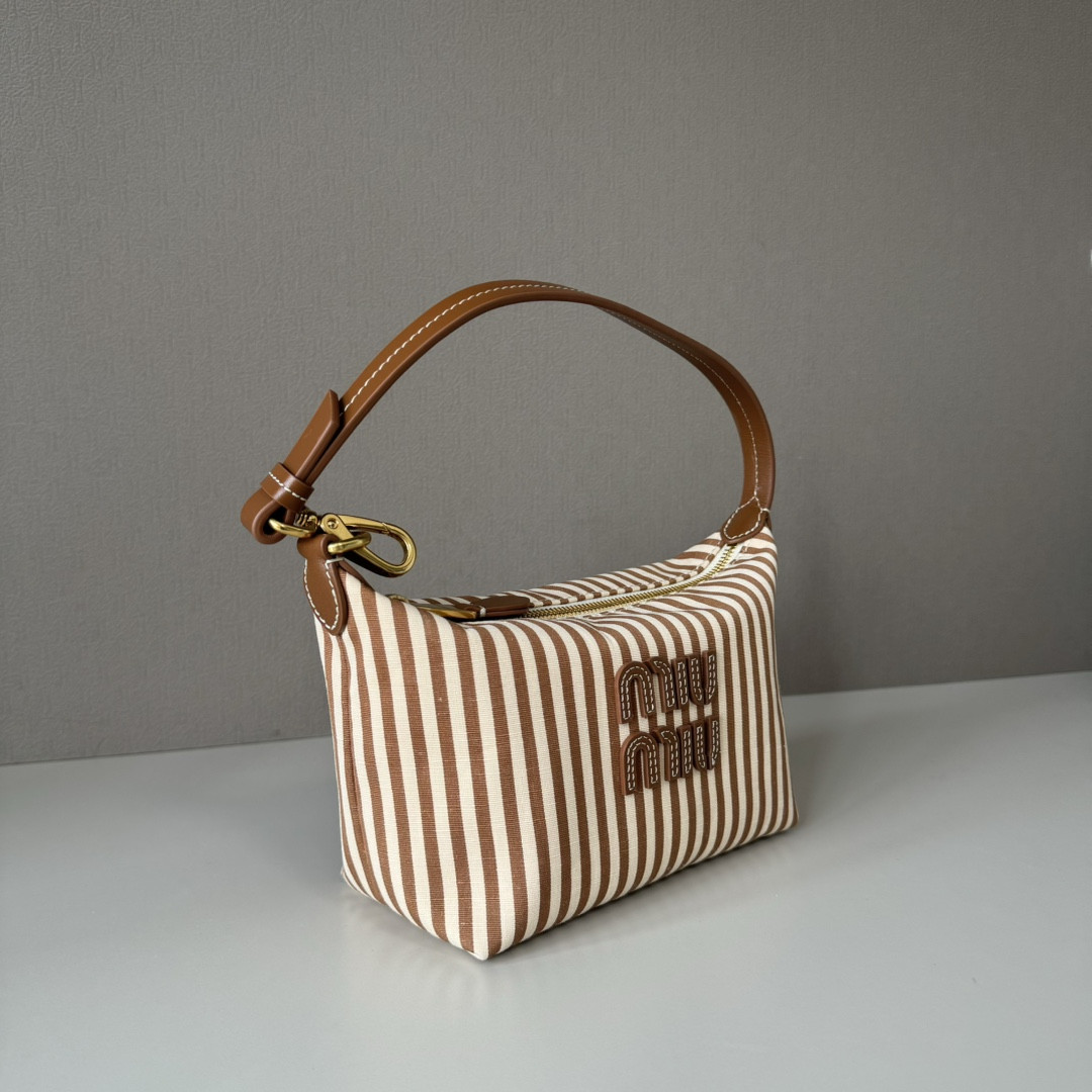 M1v M1v jacquard fabric pouch with logo 14x18.5x10cm