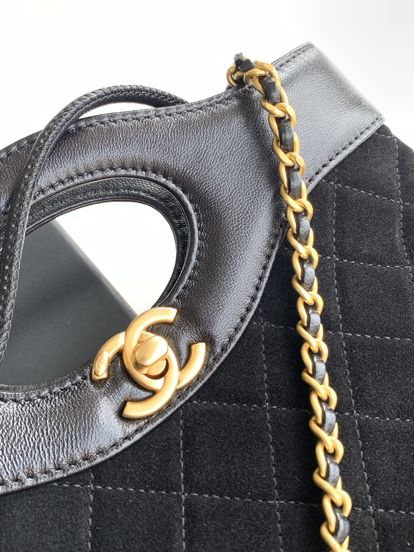 Ch**el 31 Mini Shopping Bag Lambskin & Gold-Tone Metal 22x23x5cm