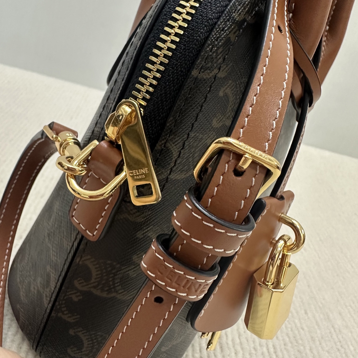 Ce1i*e TEEN HONORINE BAG IN Triomphe Canvas and Calfskin 22.5x17x10cm