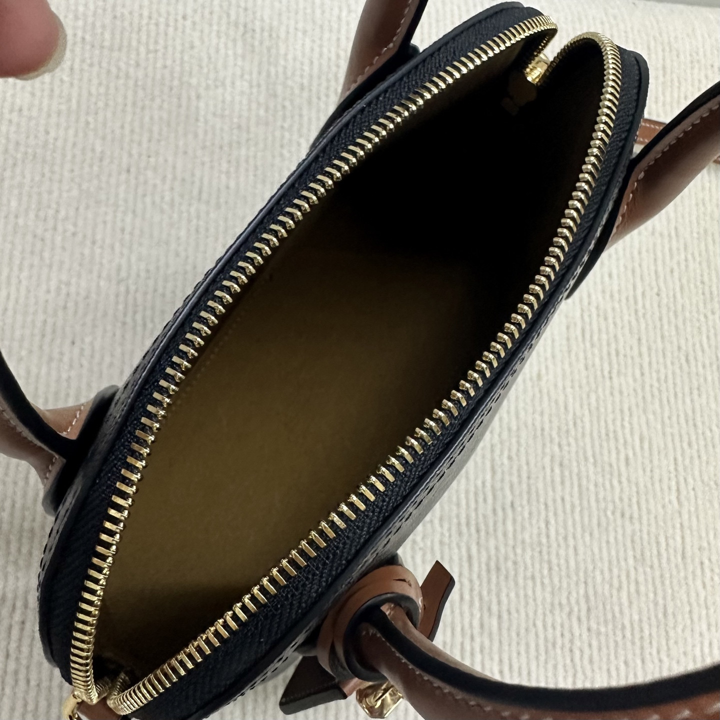 Ce1i*e TEEN HONORINE BAG IN Triomphe Canvas and Calfskin 22.5x17x10cm