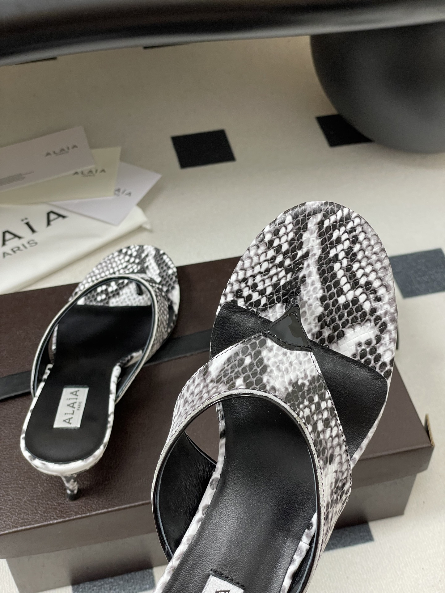 ua a1a1a triangle flat slides 5.5cm heel(cusT0mized size 7-10 days production time)
