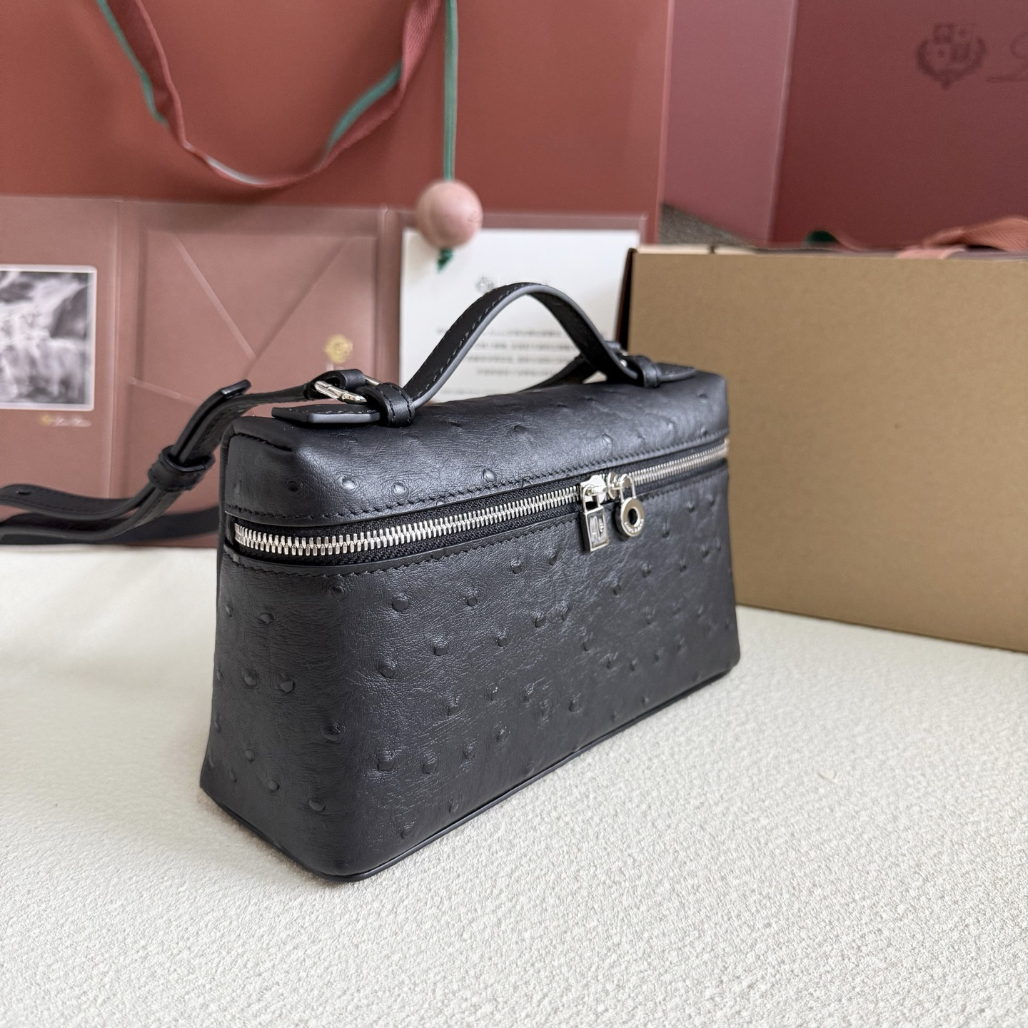 L0r0 P1ana Extra Pocket L19 Ostrich-grained Leather 11 x 19 x 6.5 cm