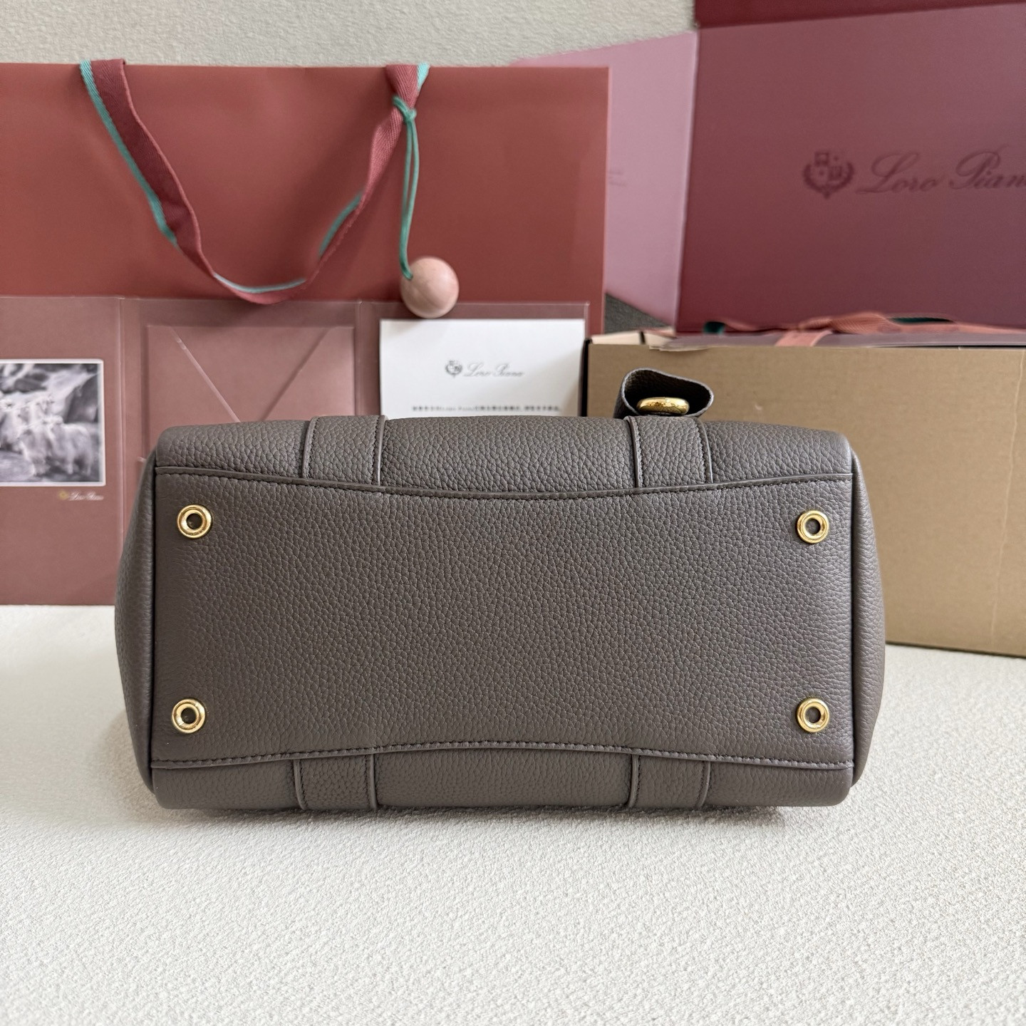 L0r0 P1ana Loom L25 Calfskin 25x18x12.5cm