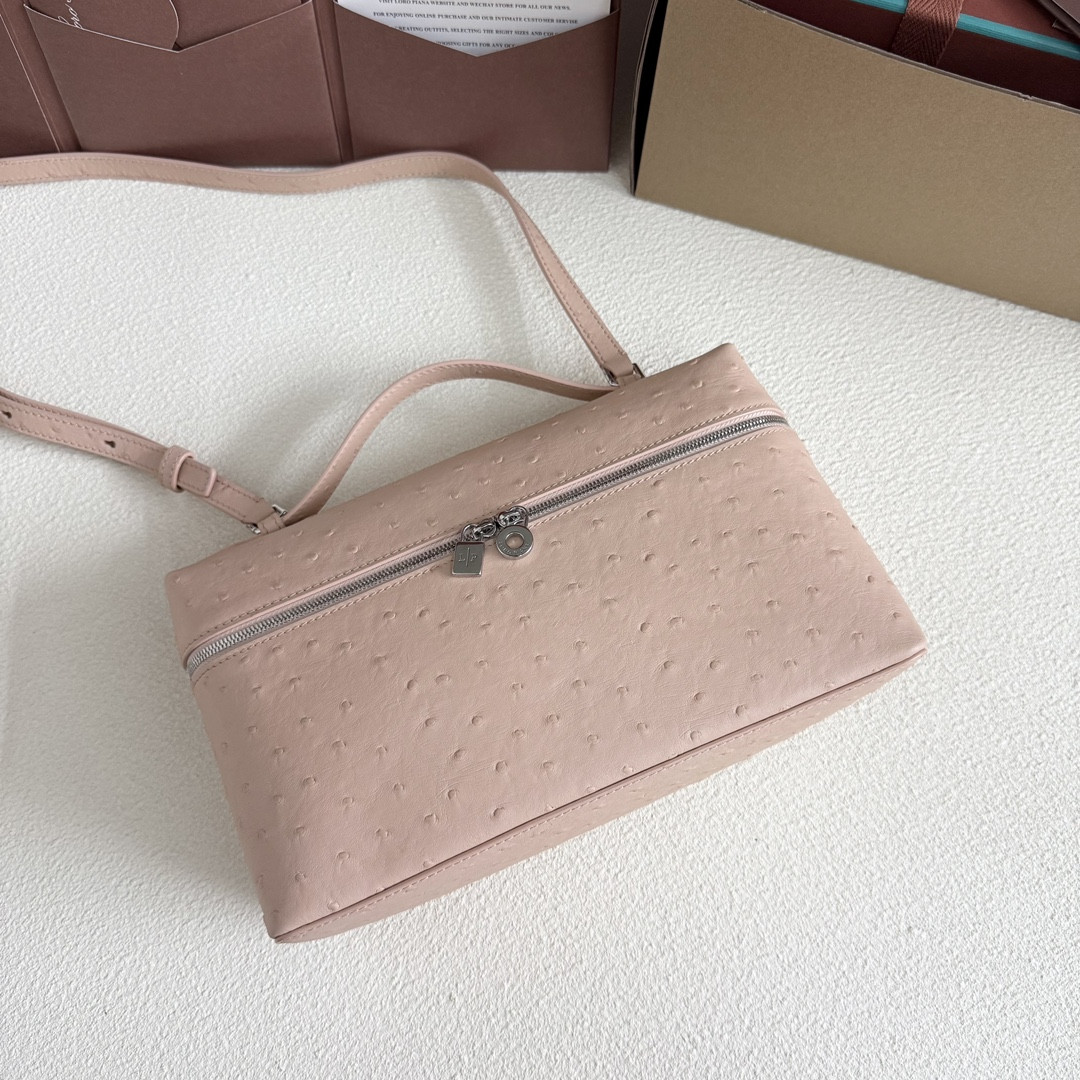 L0r0 P1ana Extra Pocket L27 Ostrich-grained Leather 16x27x10cm