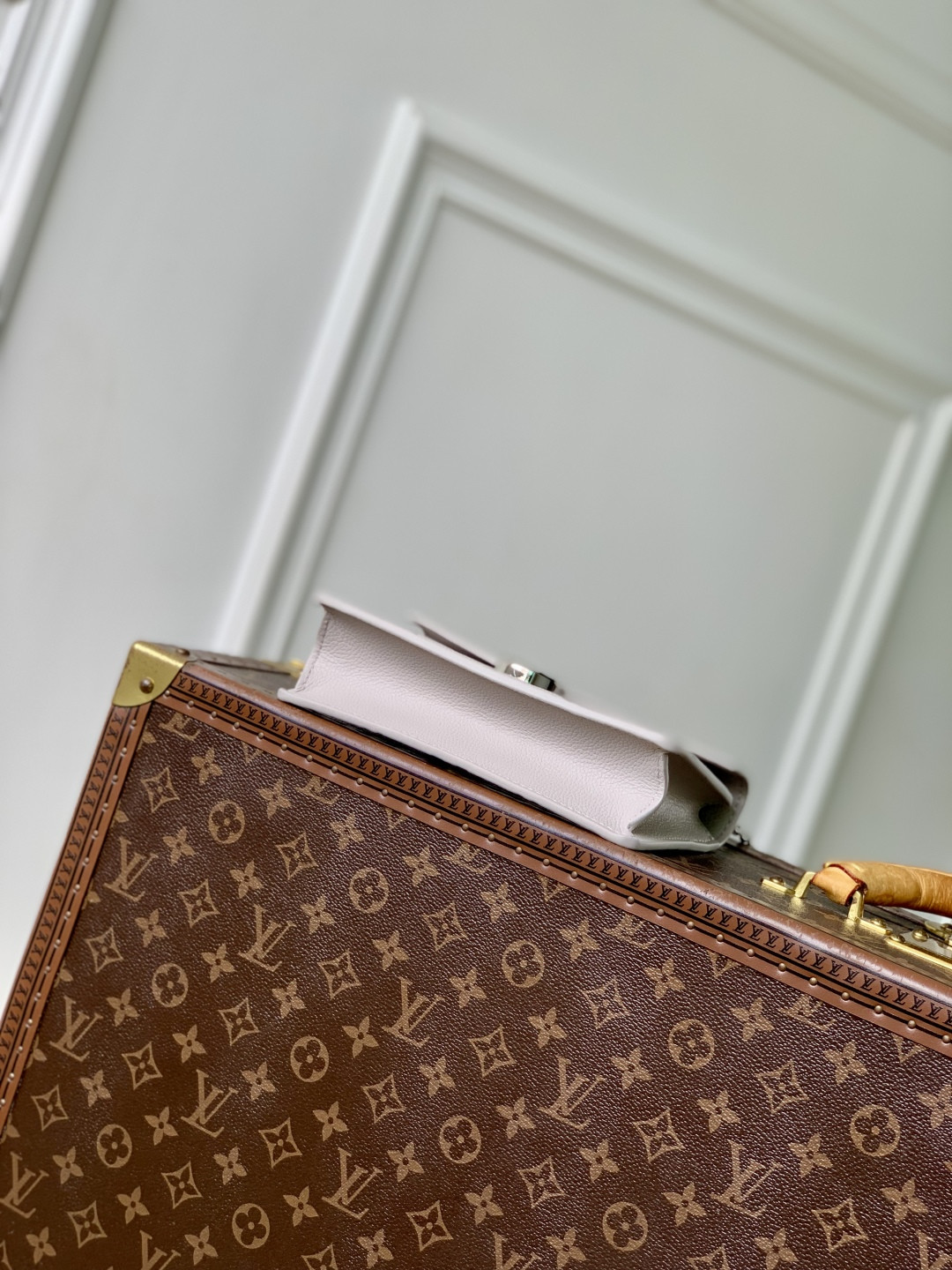 LV Wallet On Chain Rosy M13570 19.5x13.5x6.5cm
