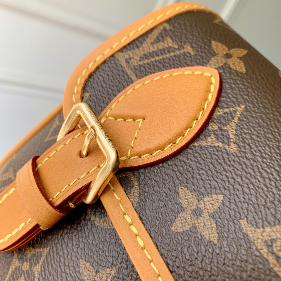 LV Satchel Wearable Wallet M26805 19.5x15x6cm