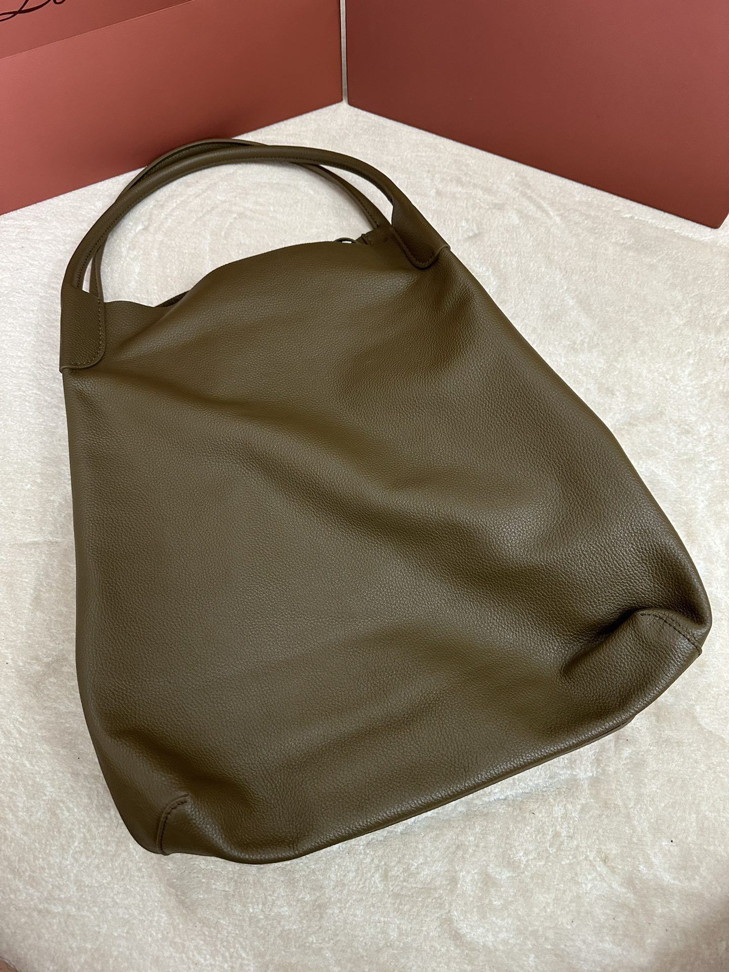 L0r0 P1ana Bale Hobo 40x32x27cm Handle length 22cm Without Box